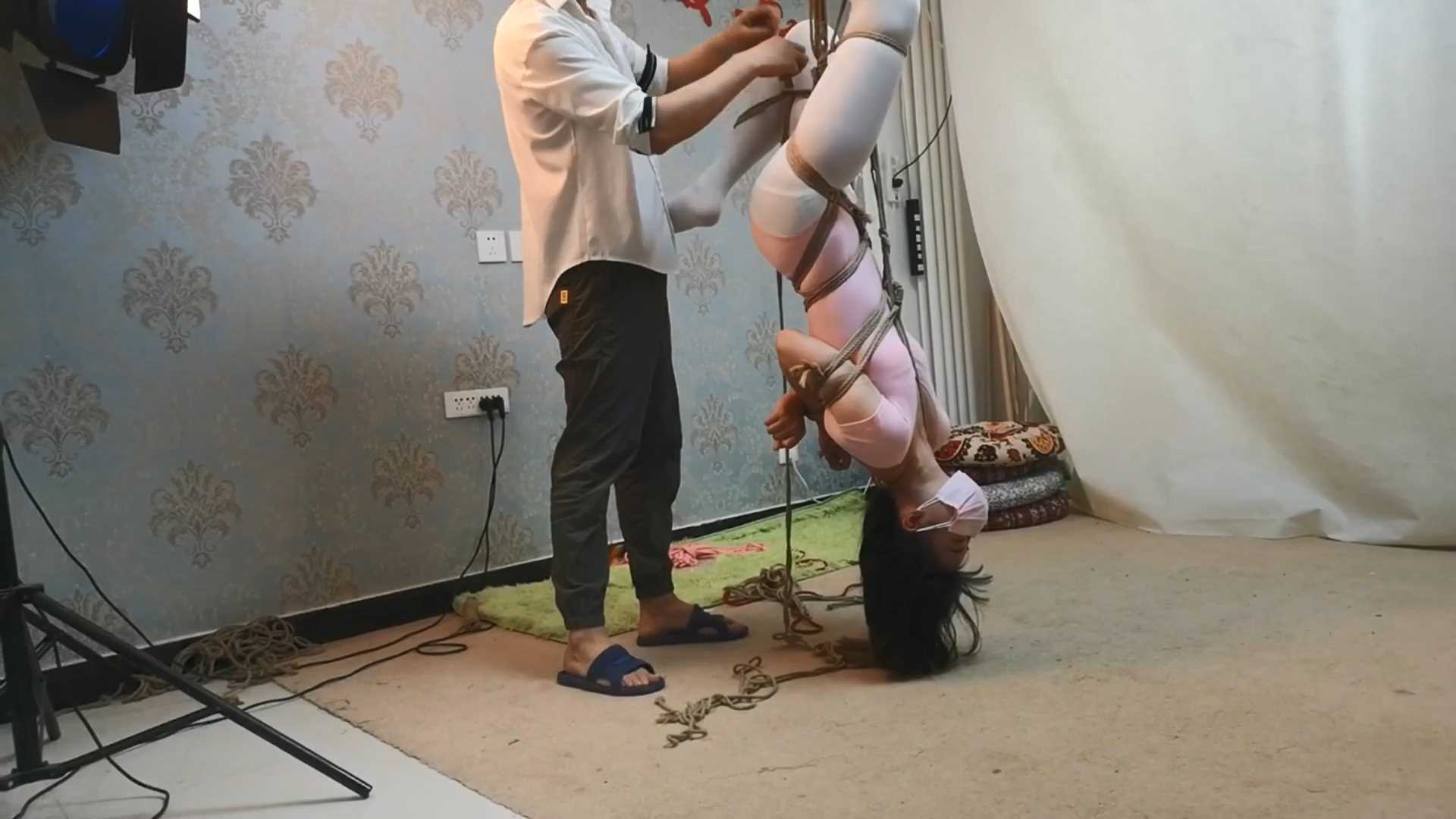 SXYC739 杨蕊 体操服 单腿倒吊和极限驷马.mp4_snapshot_17.20_[2025.02.27_20.10.11].jpg