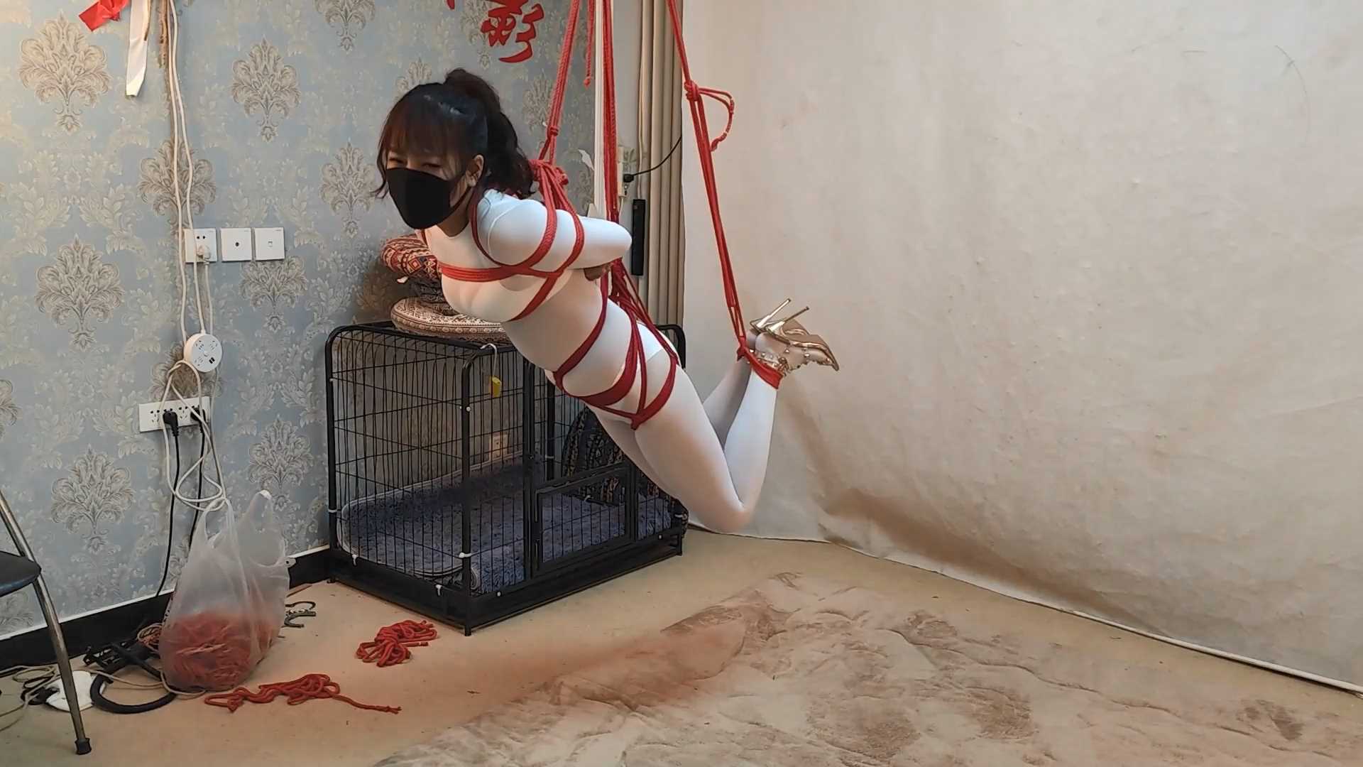 SXYC742 丰满的兔兔吊绑 连体.mp4_snapshot_13.20_[2025.02.27_20.10.38].jpg