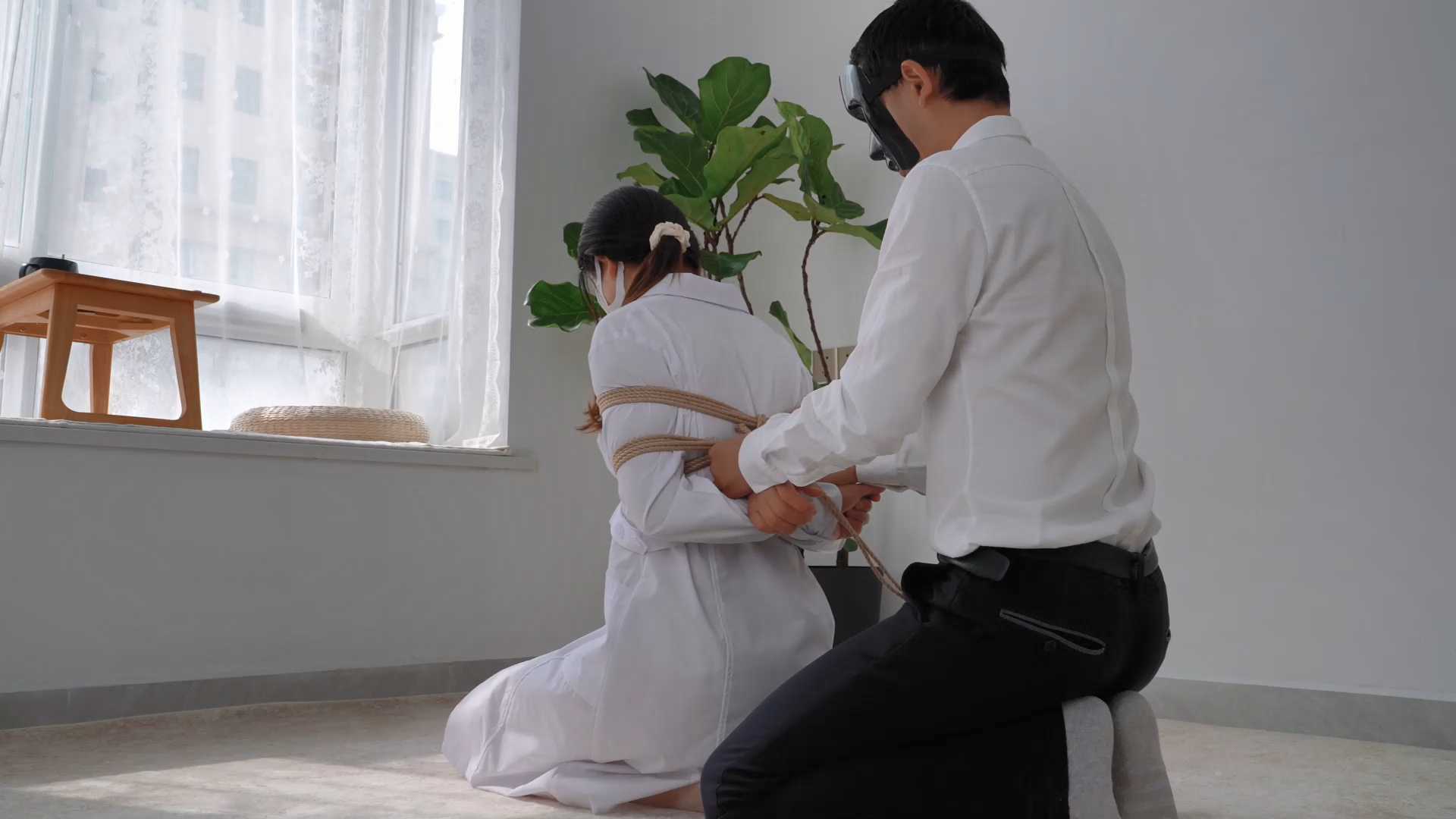 RMD0025 Raymond原创 少妇护士的特殊岗位第4集：小玲的全身捆绑加股绳蠕动捡物训练.mp.jpg