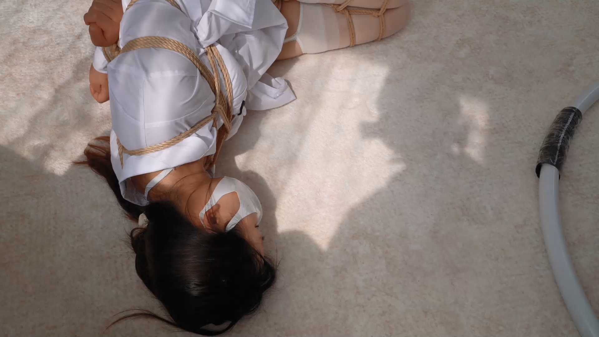 RMD0025 Raymond原创 少妇护士的特殊岗位第4集：小玲的全身捆绑加股绳蠕动捡物训练.mp.jpg