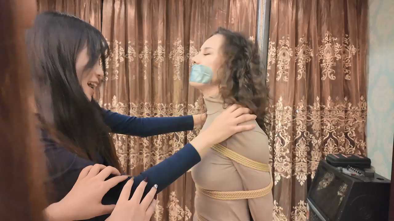 FYGZS0013 枫叶工作室 《美国洋妞大战中国美女》下集.mp4_snapshot_03.45_[2025.04.10.jpg