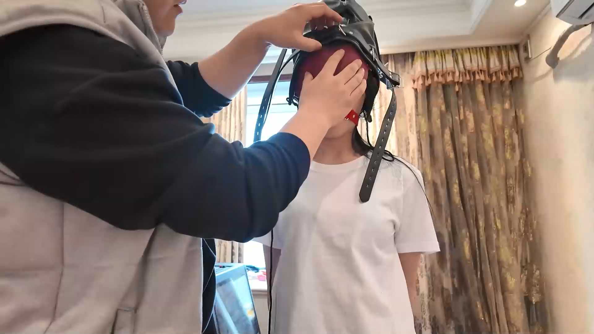 FYGZS0016 枫叶工作室 【中国女孩解救欧美佳丽 完整版】在外国小姐姐身上藏好钥匙，封.jpg