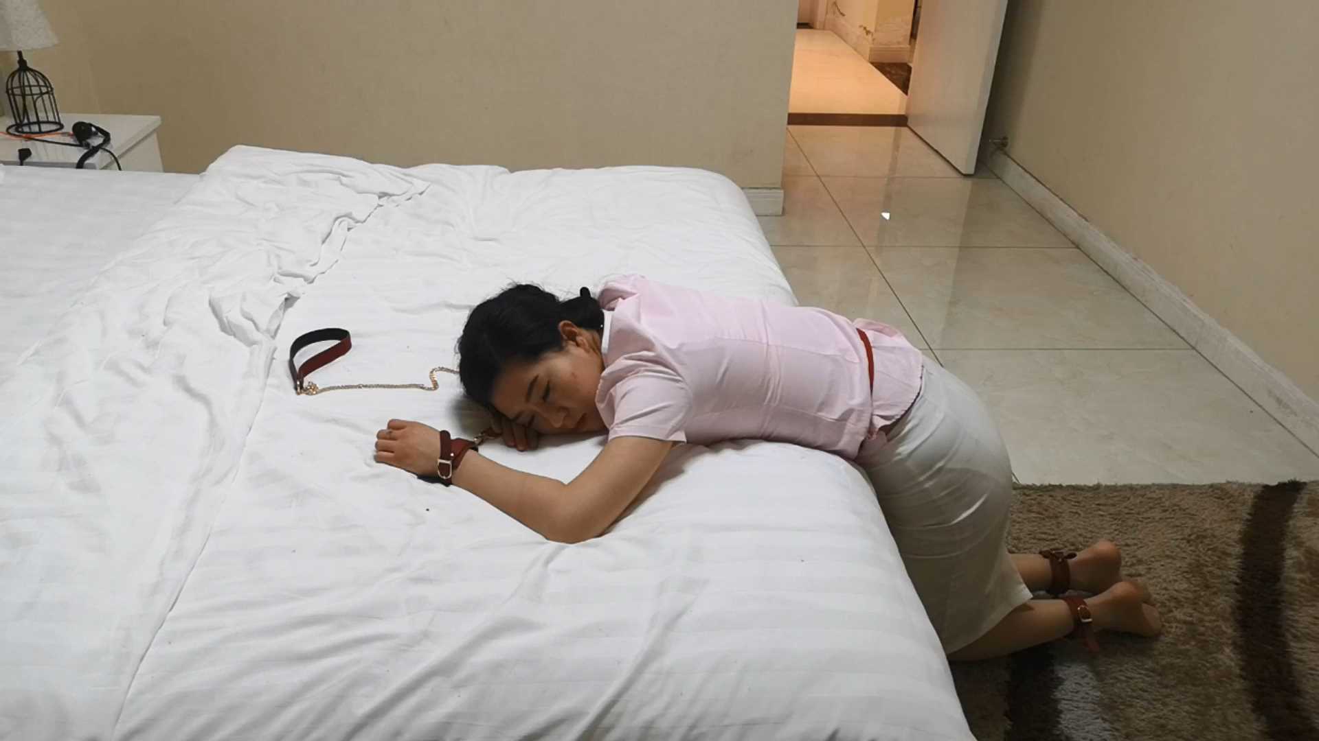 SXYC813 恋恋 女白领超大口球 皮具玩偶.mp4_snapshot_34.20_[2025.02.28_15.12.10].jpg