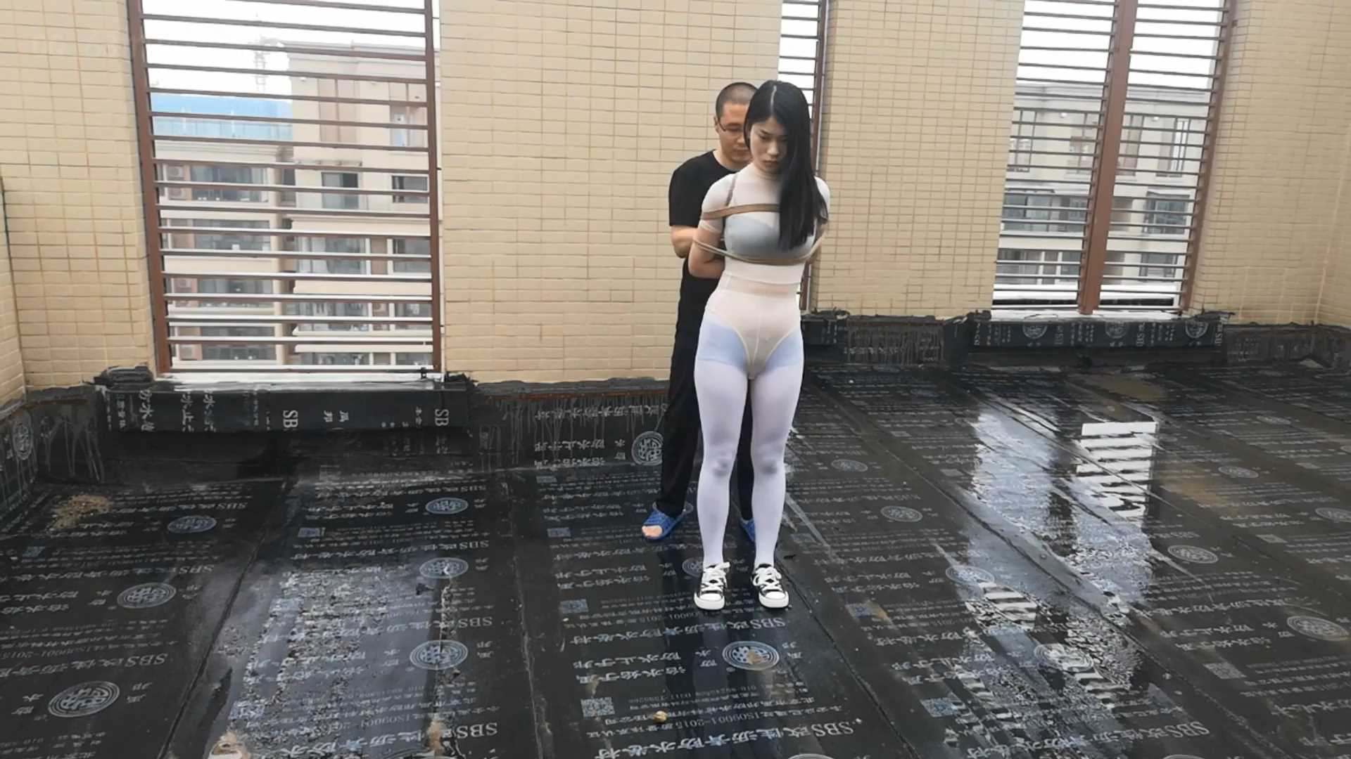 SXYC814 冷兮 楼顶的白丝 肉色透明连体衣 雨中散步.mp4_snapshot_06.00_[2025.02.28_1.jpg