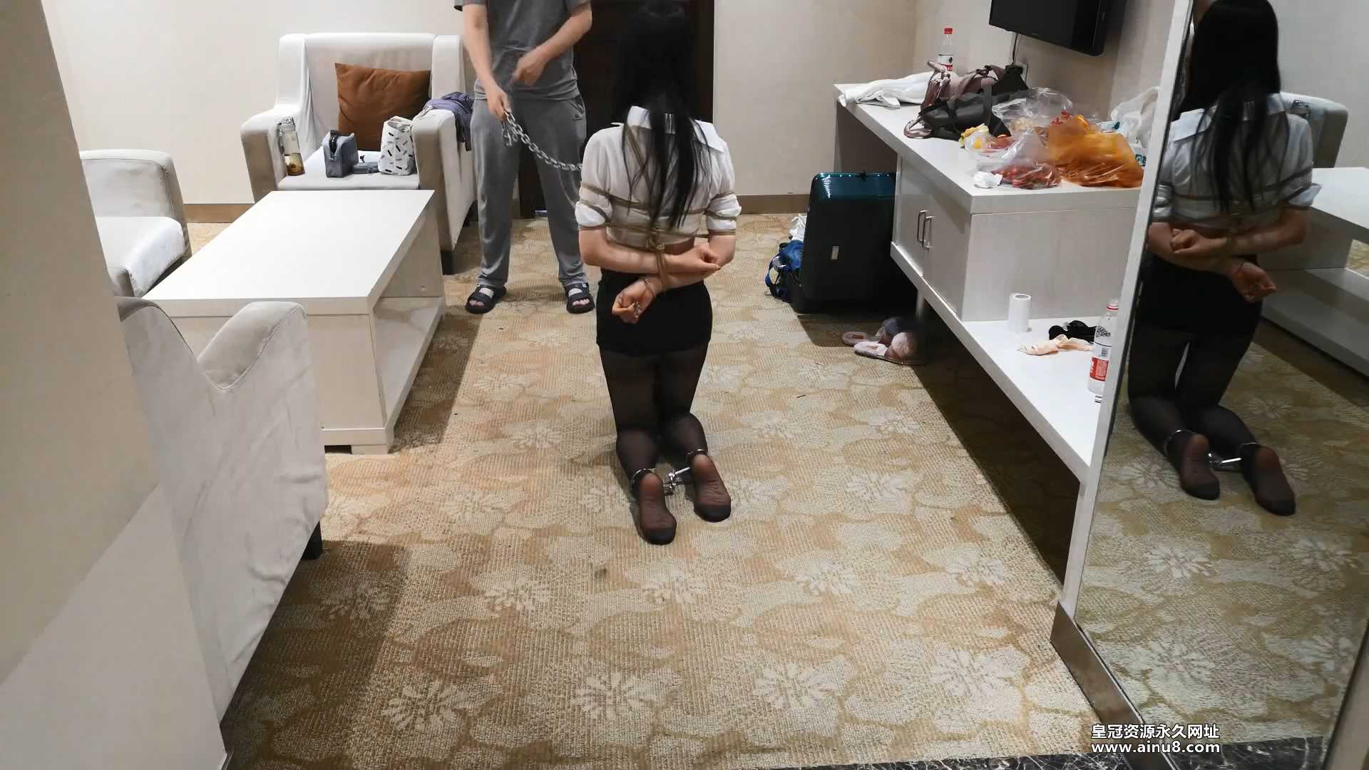 SXYC838 桃子性感秘书的恶梦 反绑双手手铐脚镣吃樱桃和番茄.mp4_snapshot_14.09_[2025.jpg