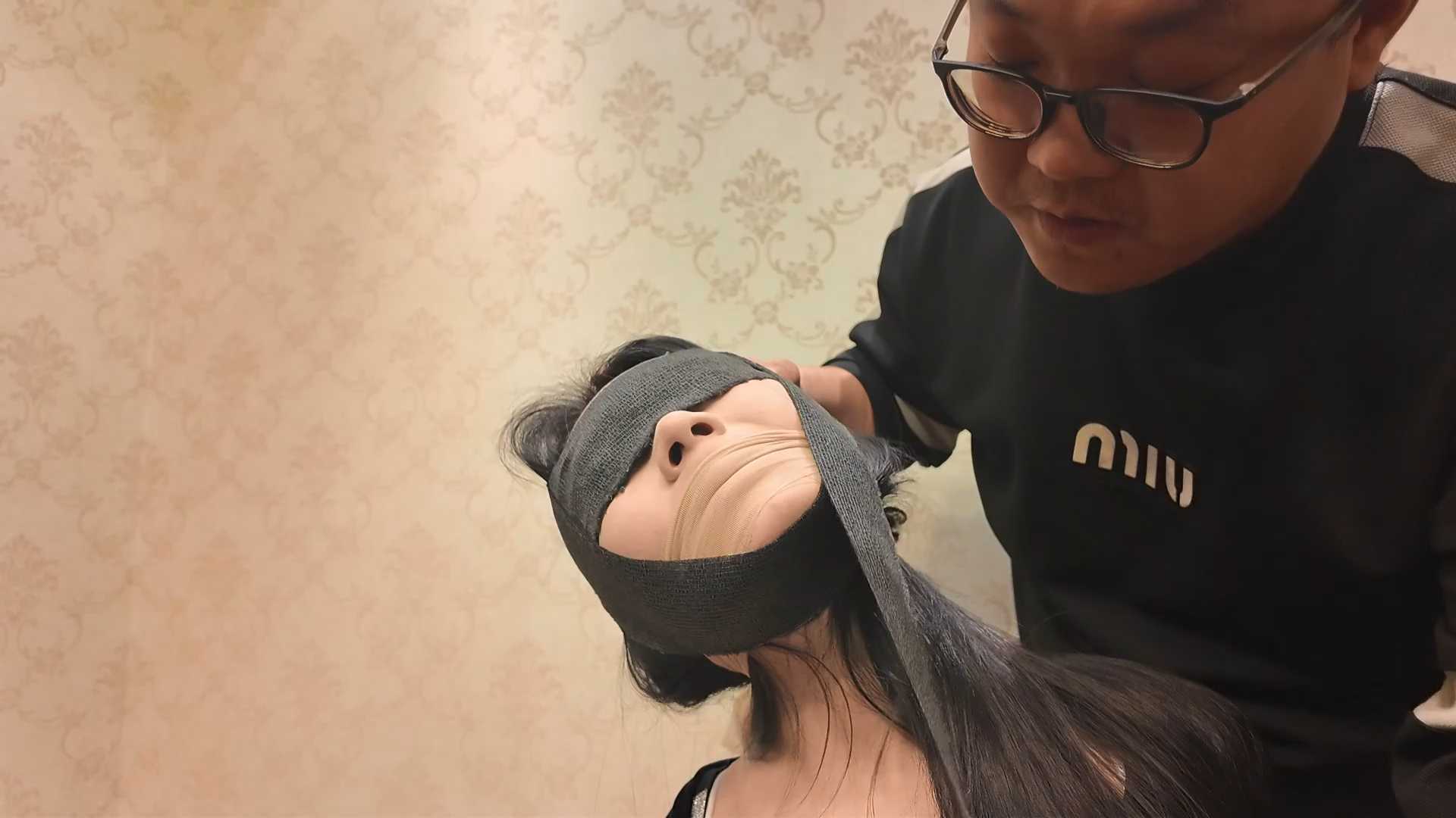 FYGZS0027 枫叶工作室 雪婉入室捆绑自救.mp4_snapshot_14.39_[2025.04.10_19.52.40].jpg