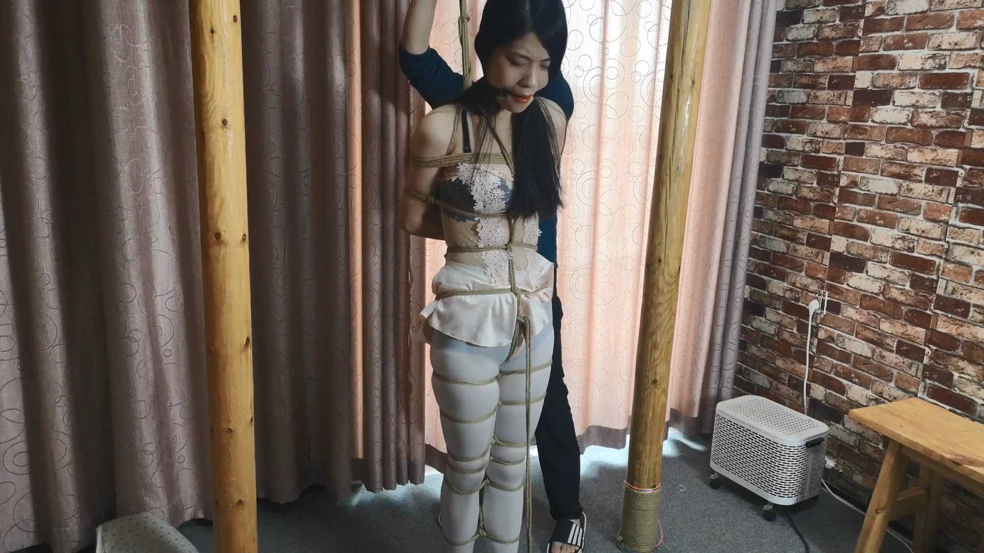 SXYC882 冷兮清纯少女的捆绑放置 股绳 白丝美腿 口水.mp4_snapshot_34.45_[2025.02.28.jpg