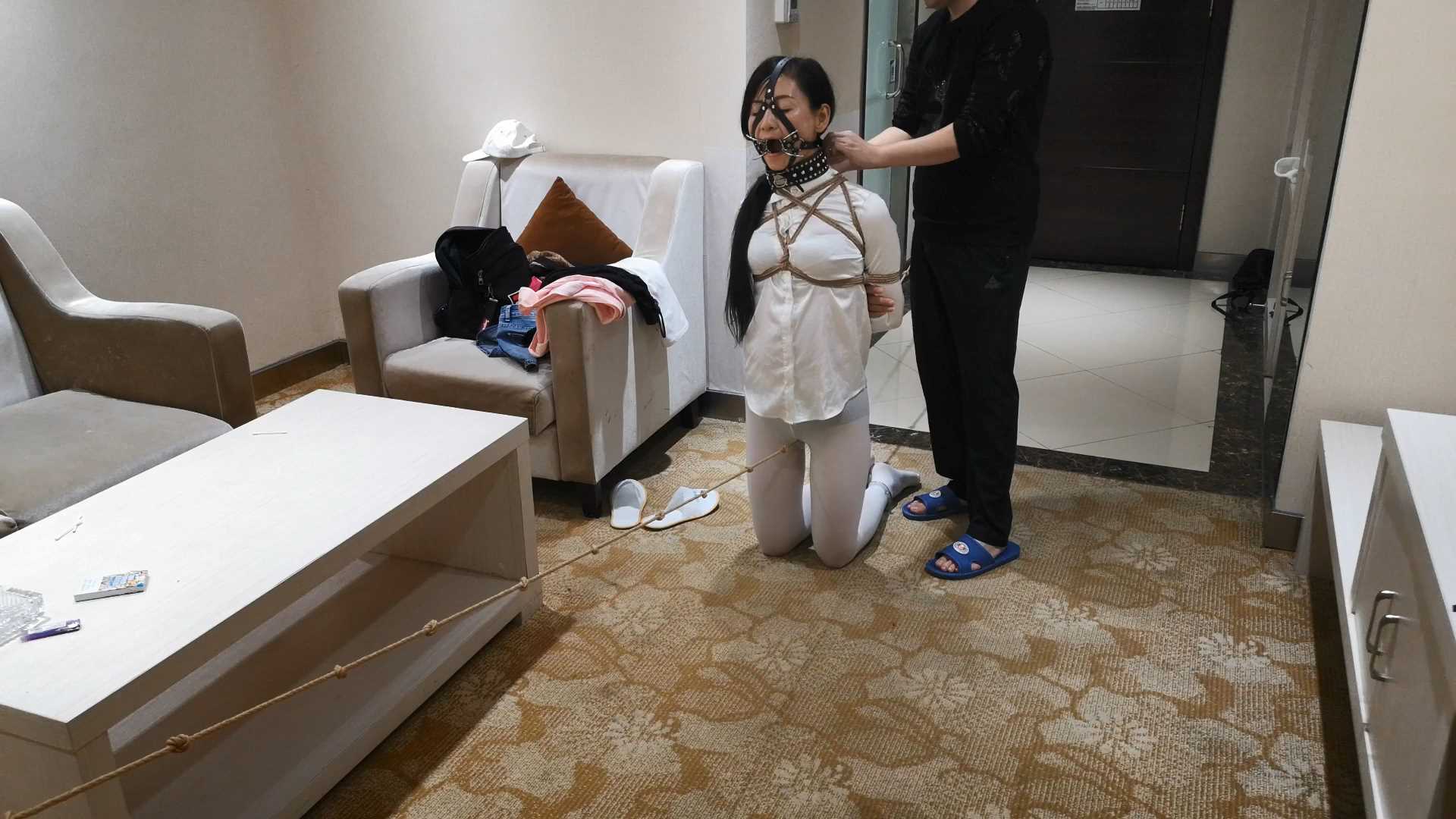 SXYC898 安雅 五花大绑 双腿折叠站不起来 跪地走绳 项圈口伽鼻勾.mp4_snapshot_18.59_.jpg