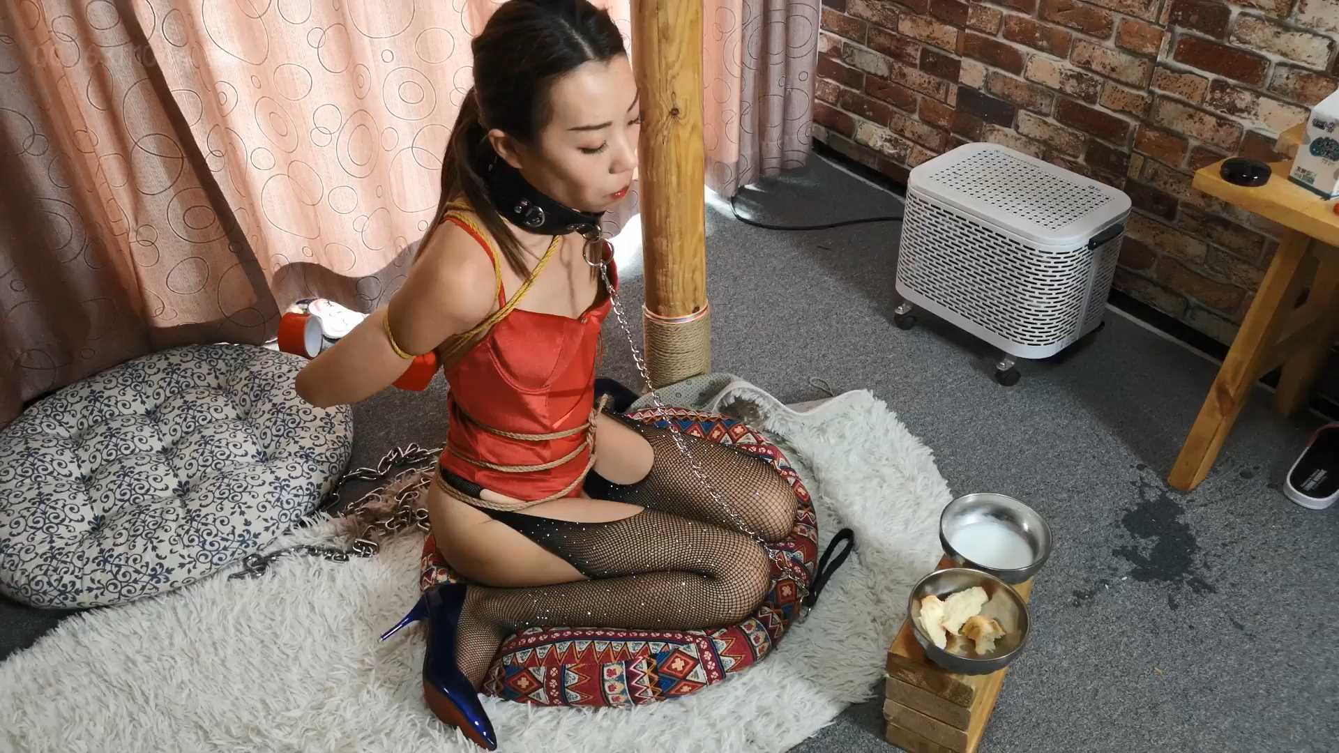 SXYC949 诺米捆绑蠕动 舔食牛奶面包.mp4_snapshot_09.33_[2025.02.28_15.46.25].jpg