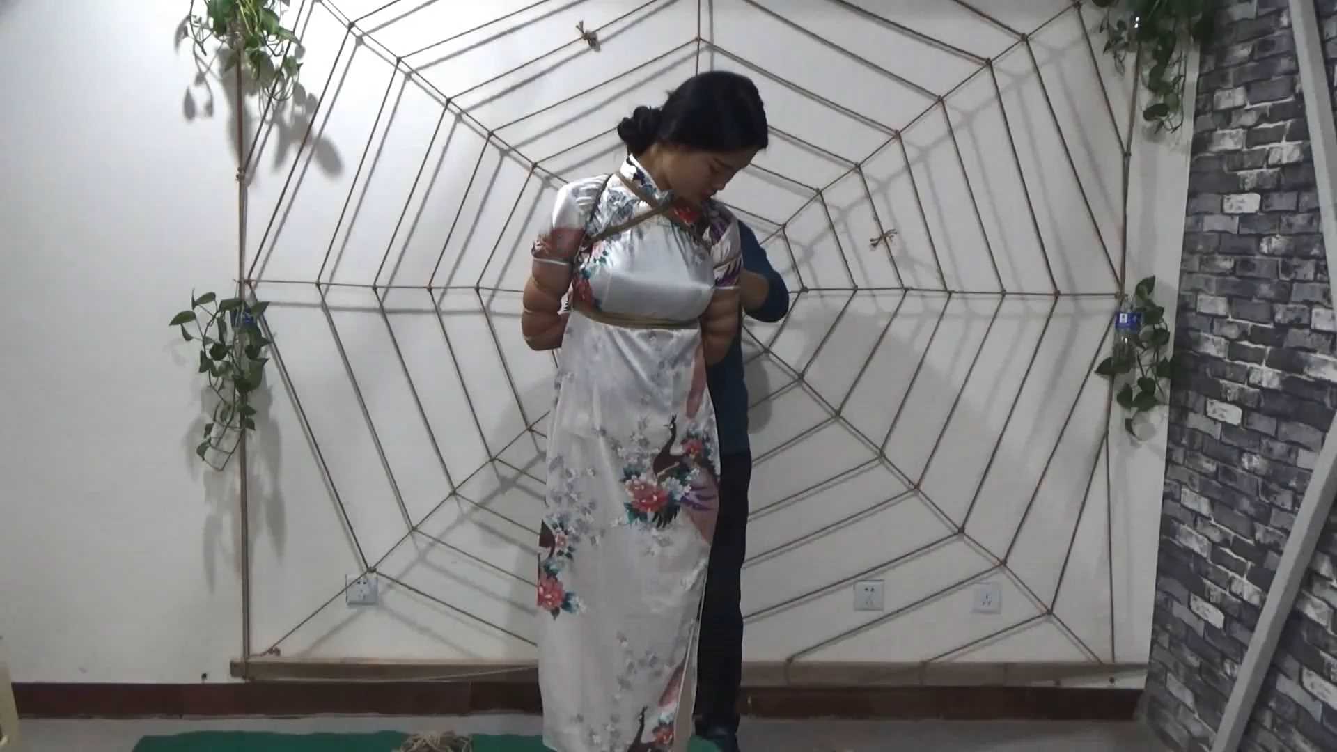 SXYC951 新妹子玫瑰露旗袍五花严厉紧缚 高跟丝袜单腿吊绑 后手高吊 紫了.mp4_snapshot.jpg