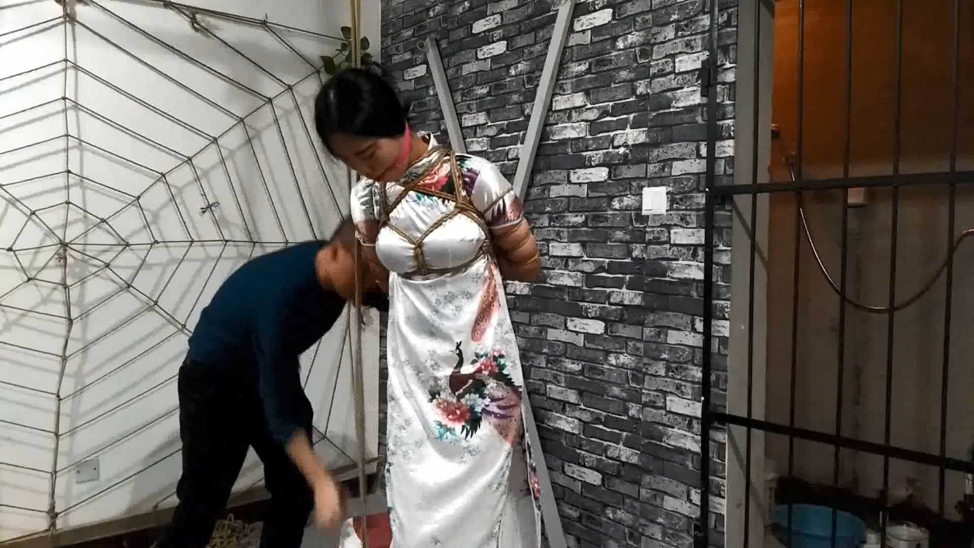SXYC951 新妹子玫瑰露旗袍五花严厉紧缚 高跟丝袜单腿吊绑 后手高吊 紫了.mp4_snapshot.jpg