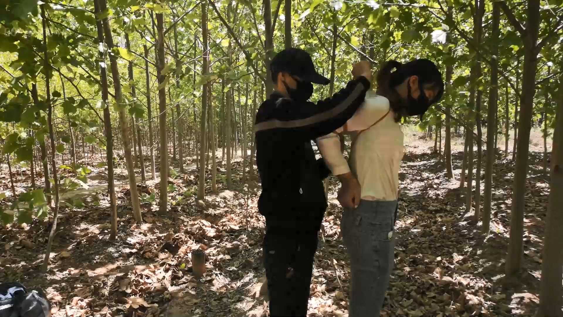 SXYC973 杨蕊 长腿 黄河边的五花 林荫小路拖撩行走.mp4_snapshot_14.40_[2025.02.28_1.jpg