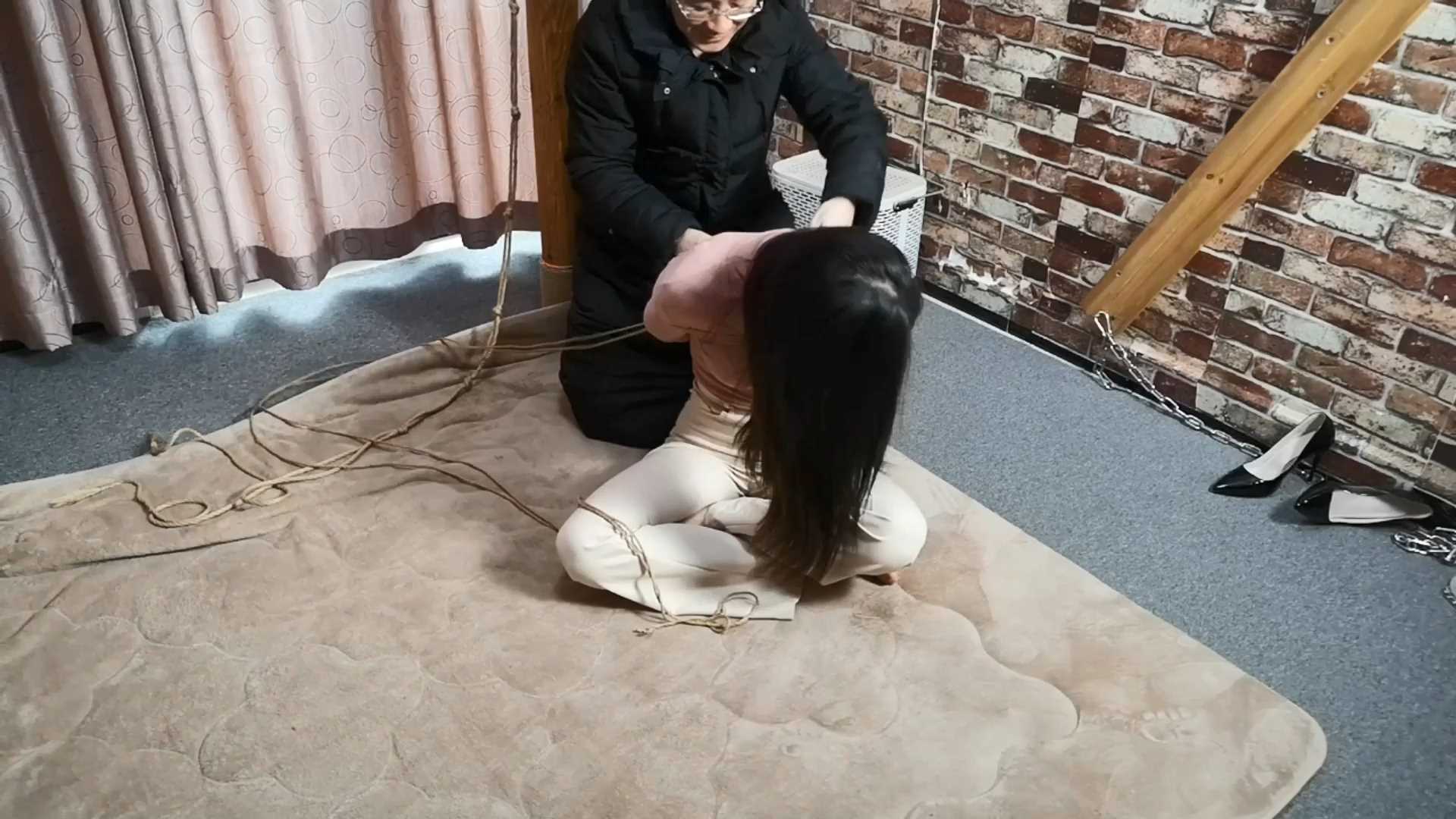 SXYC201 江奈 粉衫 白裤子 单腿吊.mp4_snapshot_03.30_[2025.03.01_18.36.20].jpg