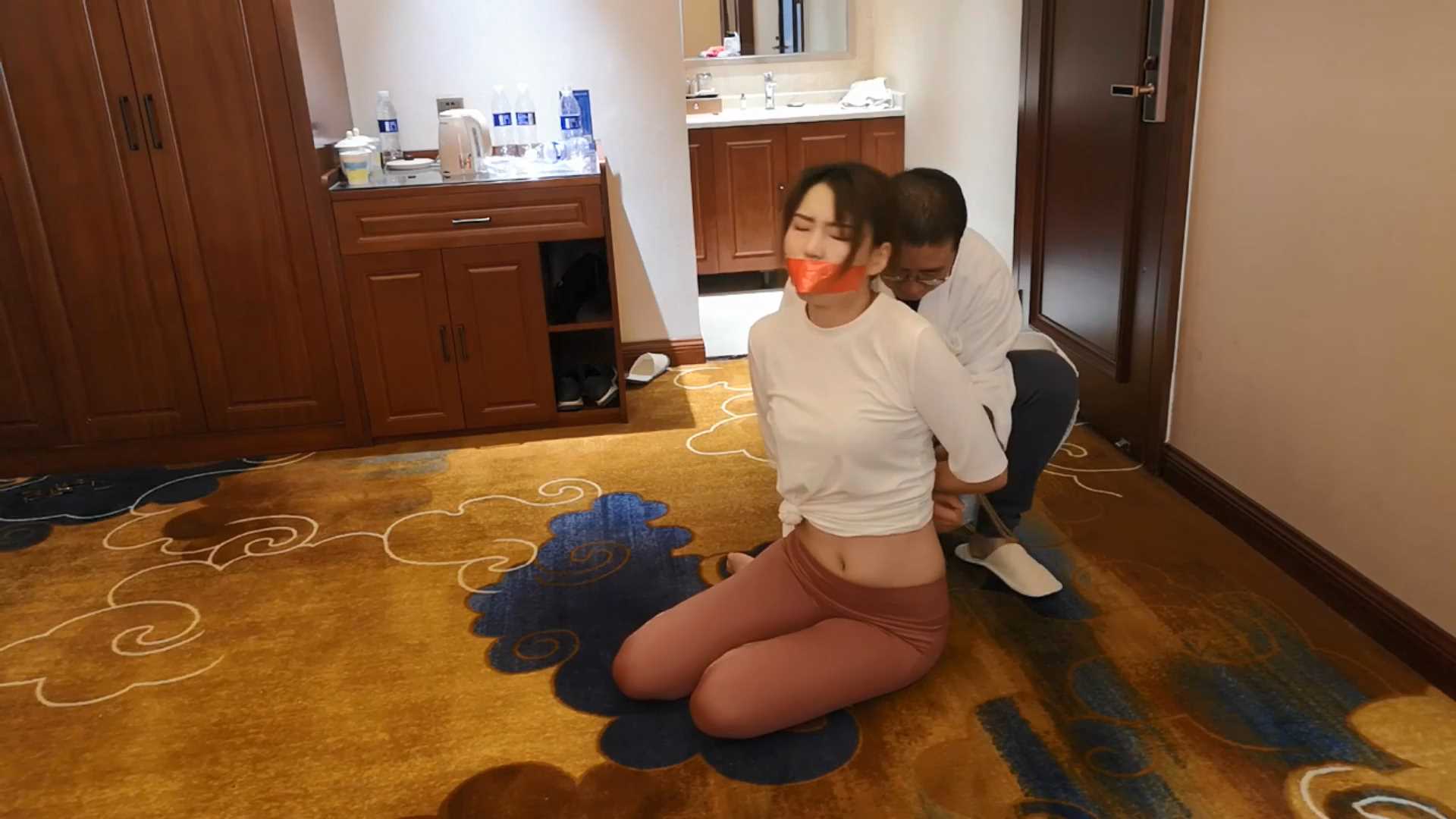 SXYC209 雨仟 被绑架的瑜伽教练.mp4_snapshot_13.20_[2025.03.01_18.37.46].jpg