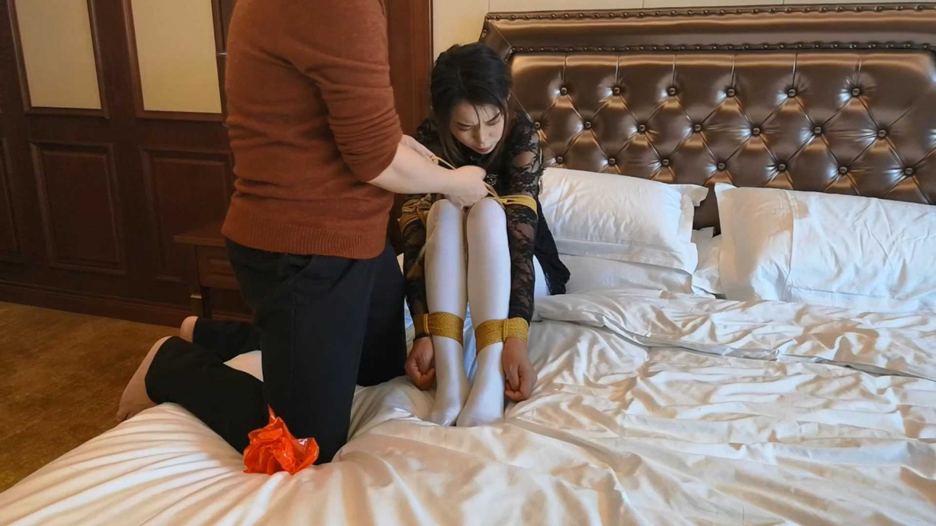 SXYC218 大长腿 雨仟 唯美白丝桃缚.mp4_snapshot_24.37_[2025.03.01_18.39.45].jpg
