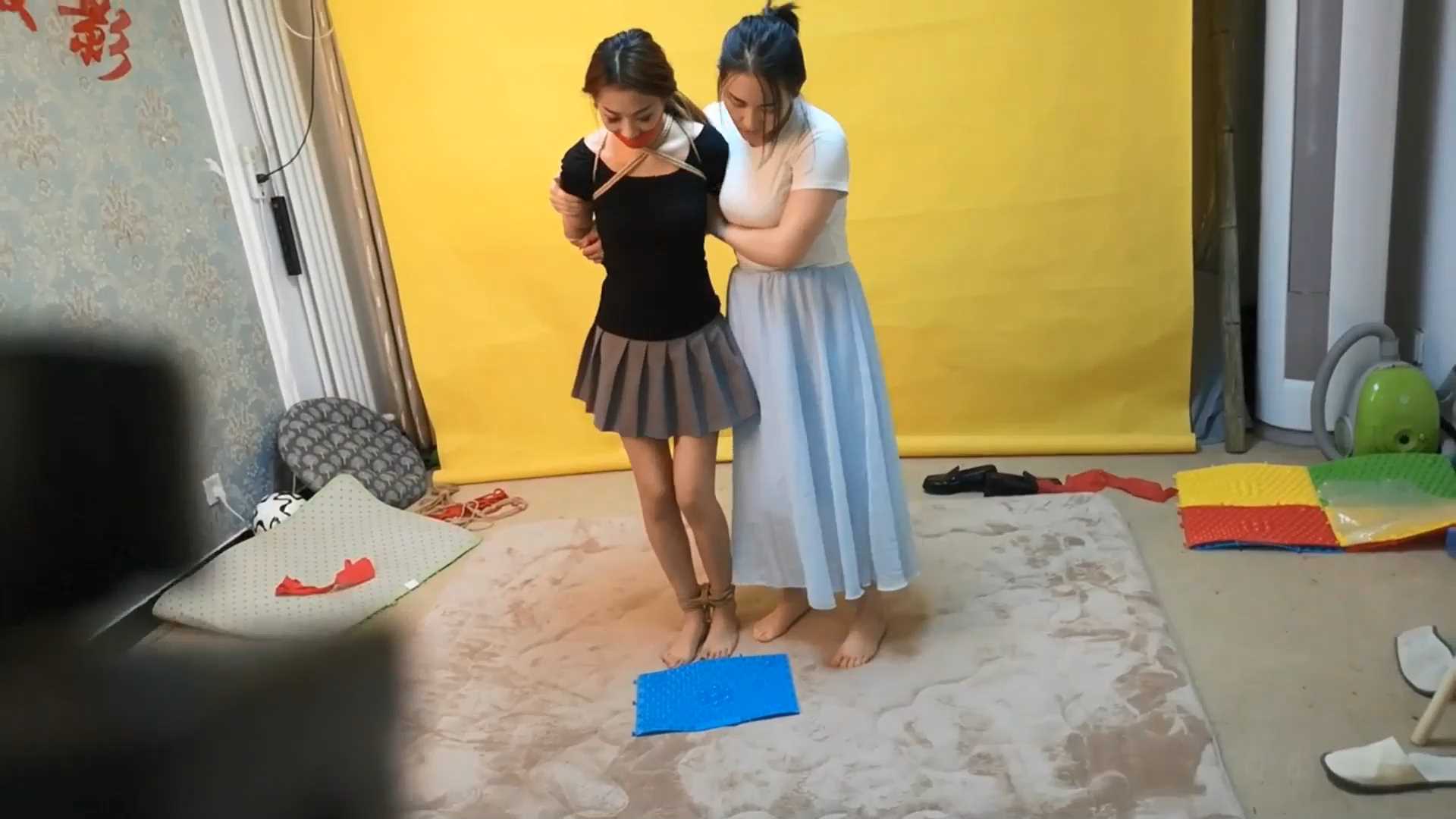 SXYC222 补习的班主任与学生2 被歹徒绑在一起折磨.mp4_snapshot_03.40_[2025.03.01_18.jpg