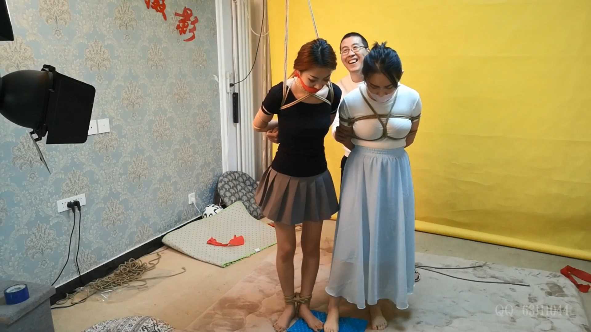 SXYC222 补习的班主任与学生2 被歹徒绑在一起折磨.mp4_snapshot_10.40_[2025.03.01_18.jpg