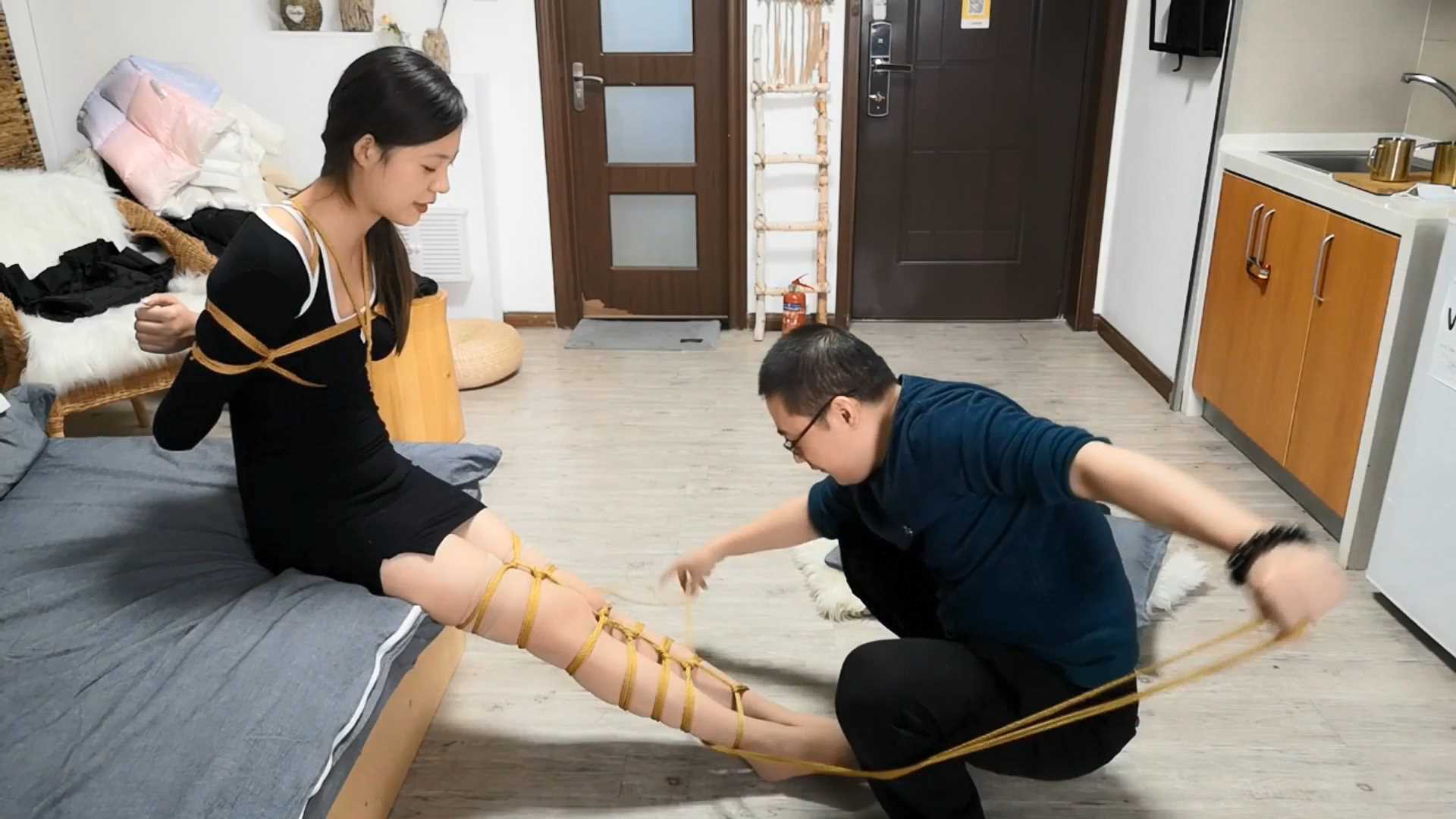 SXYC284 夏可 黑衣 厚丝袜 长腿紧缚.mp4_snapshot_21.50_[2025.03.01_18.52.12].jpg