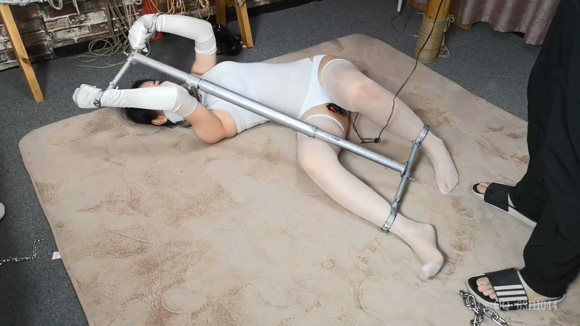SXYC294 小稚 白丝白手套 跪趴器 电极片.mp4_snapshot_24.31_[2025.03.01_18.54.14].jpg