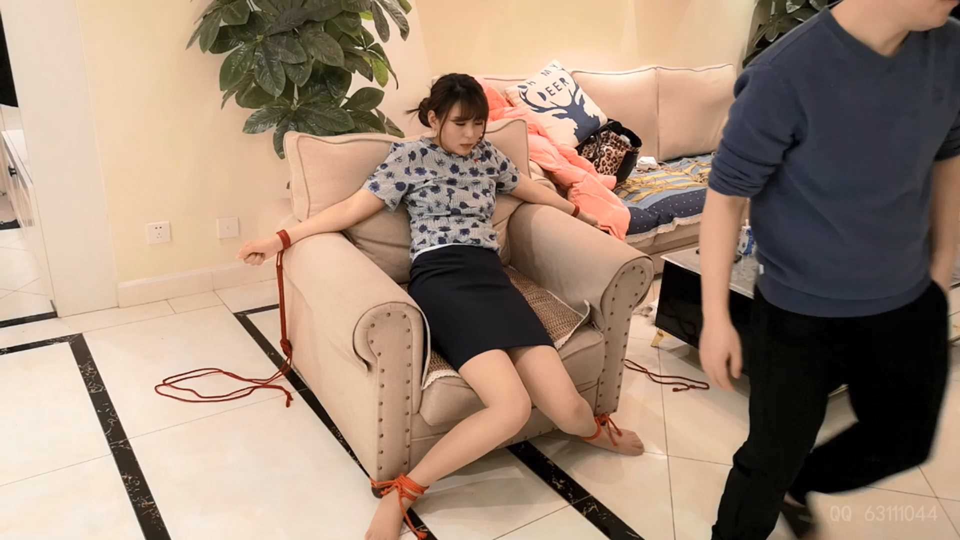 SXYC309 大长腿雨仟 空姐抢劫案.mp4_snapshot_13.00_[2025.03.01_18.56.43].jpg