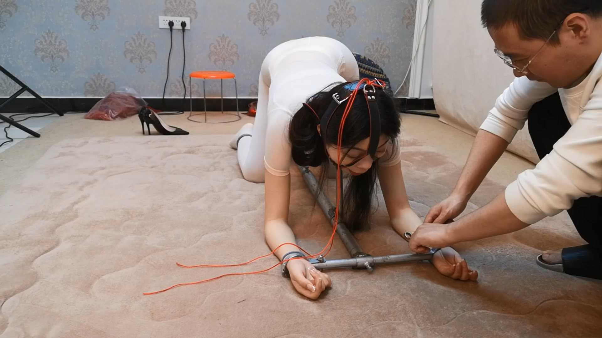 SXYC337 伊人白丝联体衣 跪趴器上的自我拯救.mp4_snapshot_20.10_[2025.03.01_19.02.09].jpg