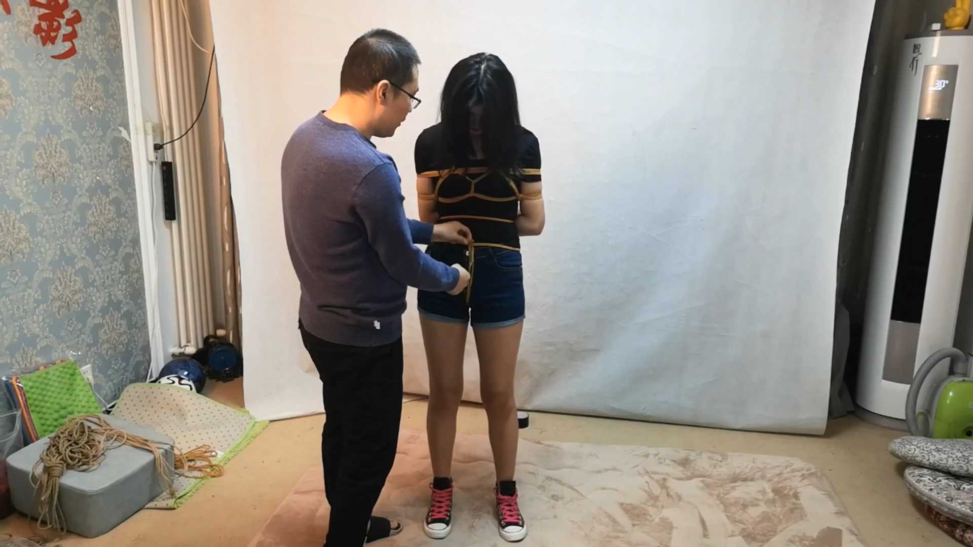SXYC379 黑衣小幼师 体验捆绑.mp4_snapshot_05.20_[2025.03.01_19.17.18].jpg